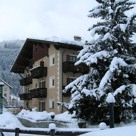Alpi & Golf Hotel Bormio Bagian luar foto